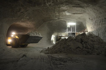 Vehicles with a E-Cruise Speed Limiter digging within a mine